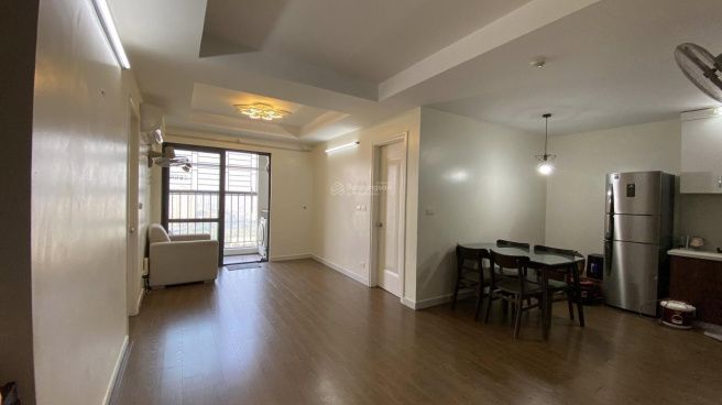 Ban công view sông Hồng