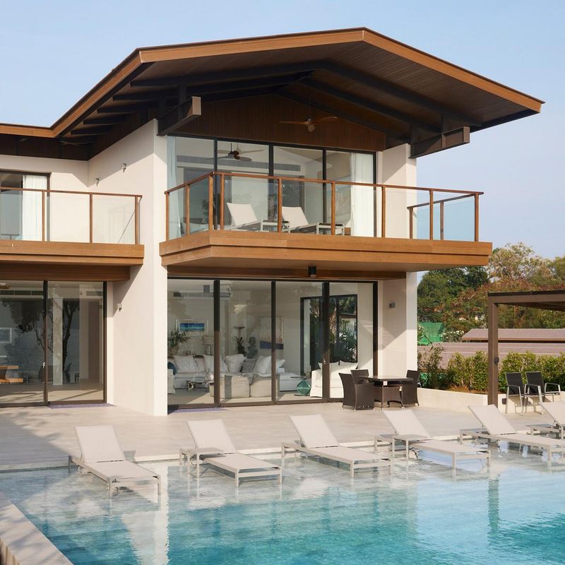 biet-thu-don-lap-co-ho-boi-rong-rai1