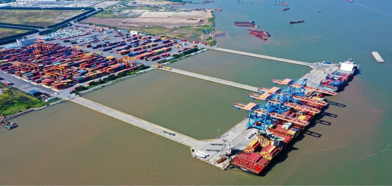 Hình ảnh về khu công nghiệp gần cảng biển và các tuyến đường lớn