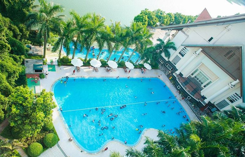 View cảnh quan ven sông Thư Lâm