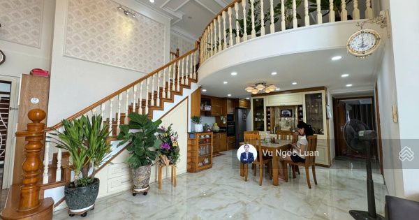 Không gian phòng ăn và bếp liên thông, tối ưu cho gia đình đông thành viên