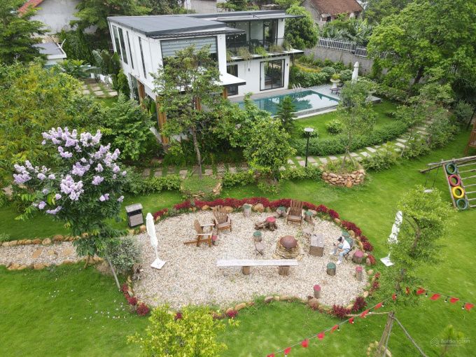 Khung cảnh mặt hồ và tiện ích