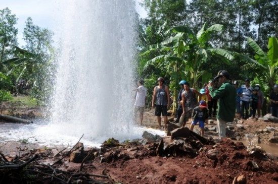 Toàn cảnh khai thác nước ngầm