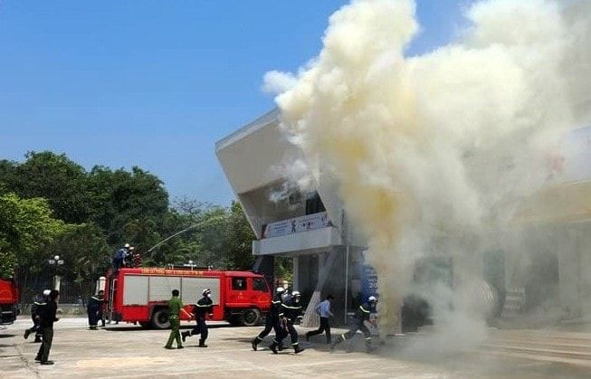 Diễn tập PCCC - tổ chức sơ tán và xử lý tình huống
