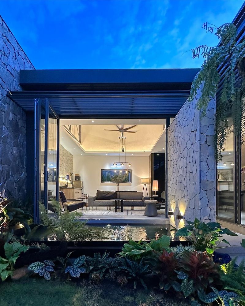 Toàn cảnh khu phức hợp và sân đỗ máy bay