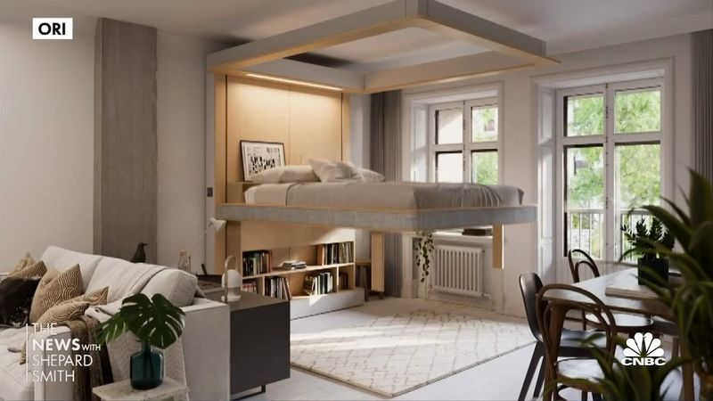 Robot butler hỗ trợ trong căn hộ thông minh