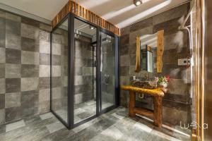 Mặt tiền và cảnh quan