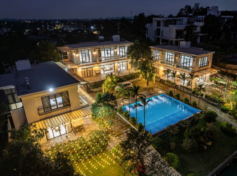 Không gian ngoại thất