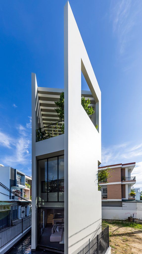 Không gian nội thất mở và ánh sáng tự nhiên