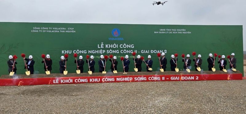 Xây dựng hạ tầng KCN và xử lý môi trường