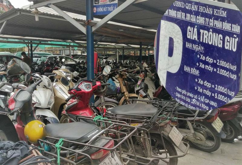 Hình ảnh bãi đậu xe tại Xuân Đoài