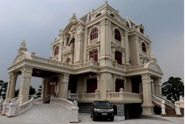lâu đài 4 mặt tiền