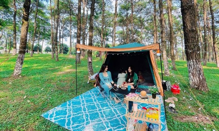 Cảnh cắm trại và không gian ngoài trời