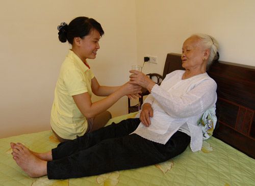 dịch vụ chăm sóc người cao tuổi