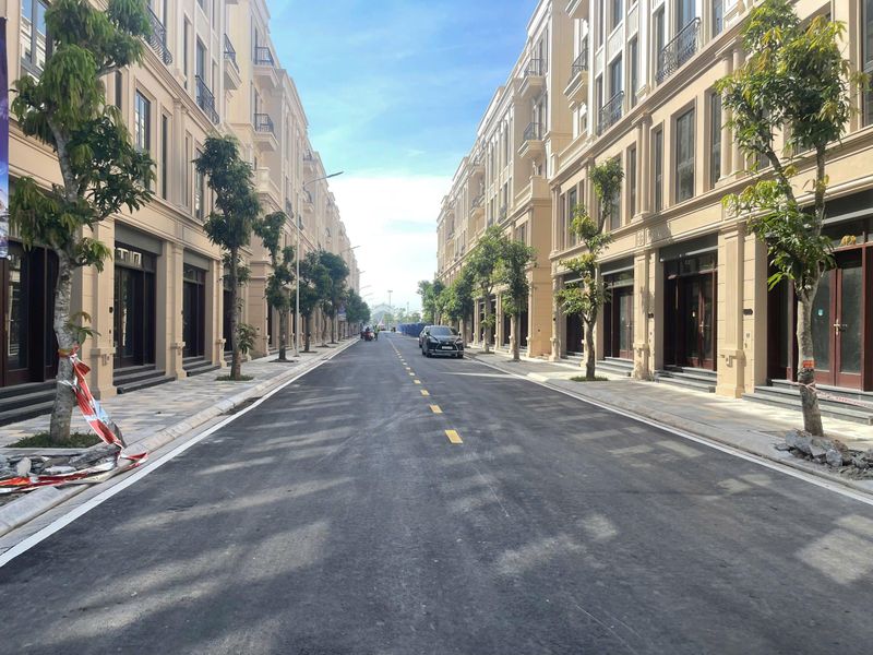 Giai đoạn tháng 8/2025: Vin Co Loa đang tiến hành bàn giao nhà cho cư dân đầu tiên tại phân khu Tinh Hoa